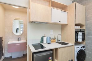 Private kitchen - Petone City Studio with Balcony (Lower Hutt)