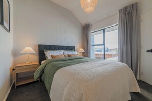 1 bedroom, iron/ironing board, WiFi, bed sheets - Sherborne Courtyard Retreat 1br with Parking (Christchurch)