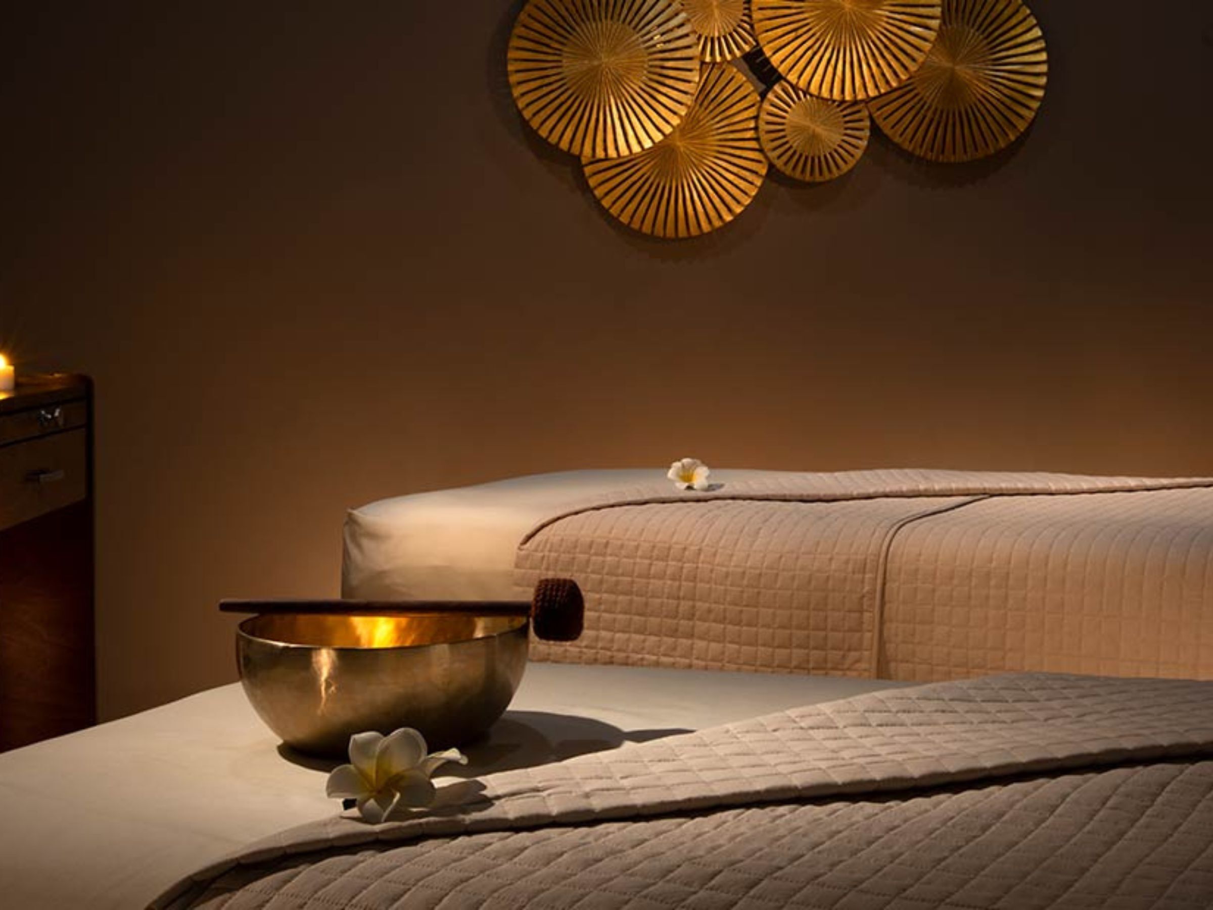 Parihoitohuone(ita), sauna, poreallas, höyrysauna, kuumia lähteitä