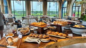 Frukostbuffé varje dag (VND 500000 per person)