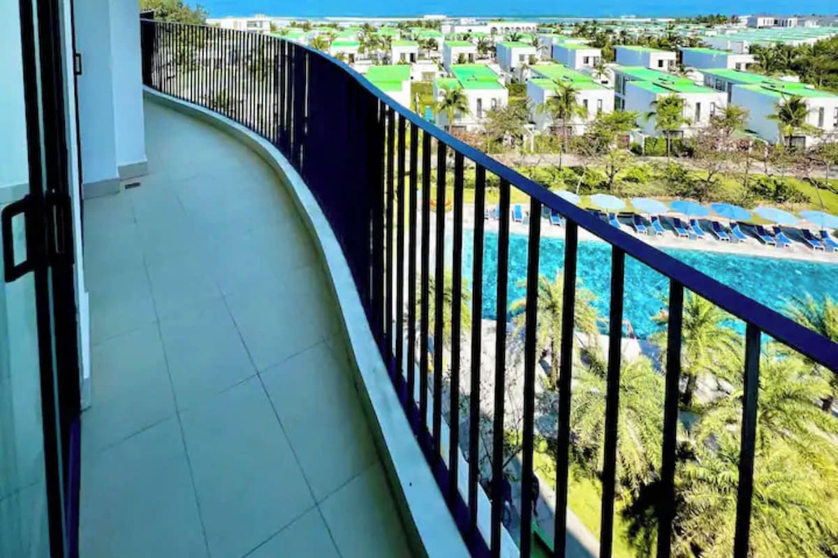 Family Apartment, Balcony, Beach View | Egyptian cotton sheets, premium bedding, memory foam beds