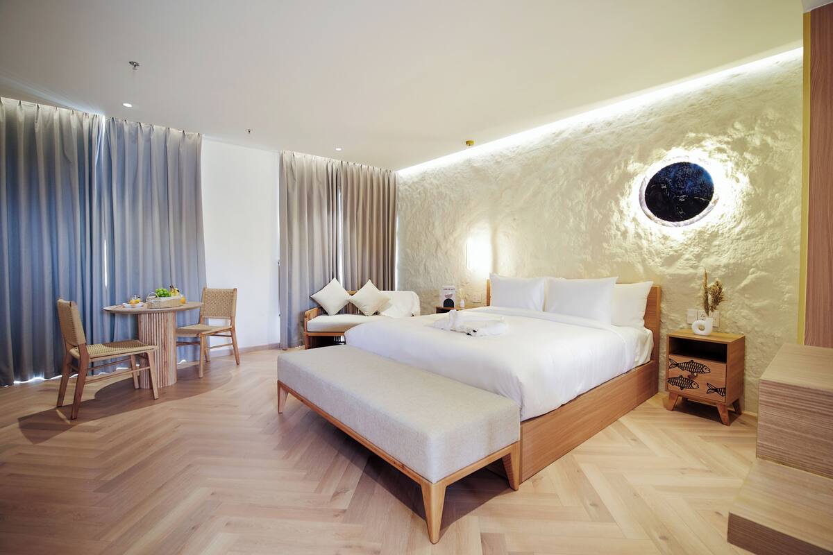 In-room safe, desk, laptop workspace, blackout drapes