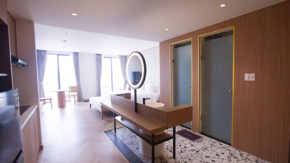 Amenidades de baño de diseñador, secadora de cabello, batas, pantuflas