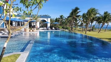 Indoor pool, outdoor pool, open open 24 hours a day, free pool cabanas