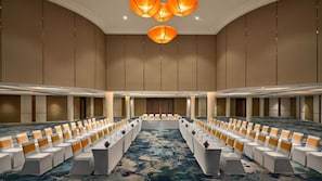 Toys, computer monitors, printers - Mona Luxe Apartment (Dien Ban)