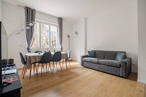 Living area - Luxury Suite | Spacious in the Heart of Como (Como)