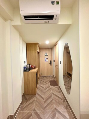 Habitación con 2 camas individuales | Minibar, tabla de planchar con plancha, wifi gratis y ropa de cama 