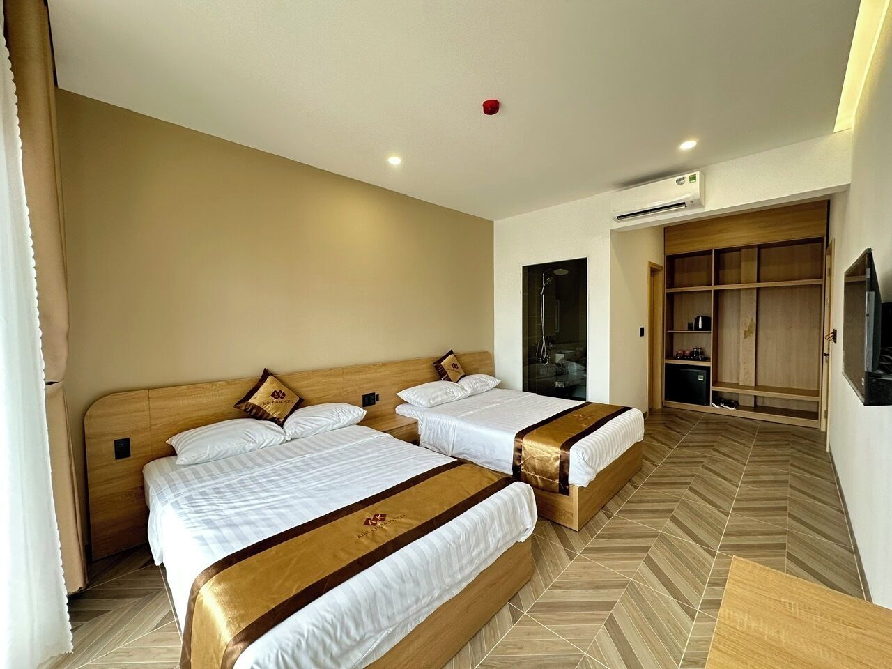 Habitación básica con 1 cama matrimonial o 2 individuales | Tabla de planchar con plancha, wifi gratis y ropa de cama 