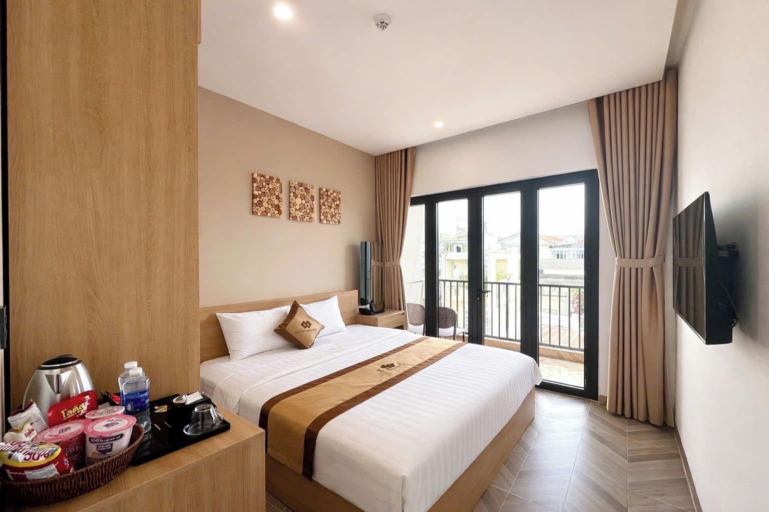 华丽双人房, 阳台, 城市景观 | 迷你吧、熨斗/熨衣板、免费 WiFi、床单