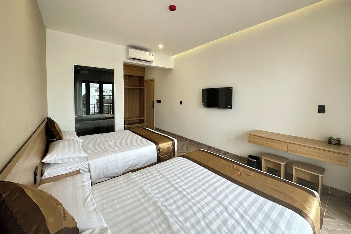 Basic Double or Twin Room | Iron/ironing board, free WiFi