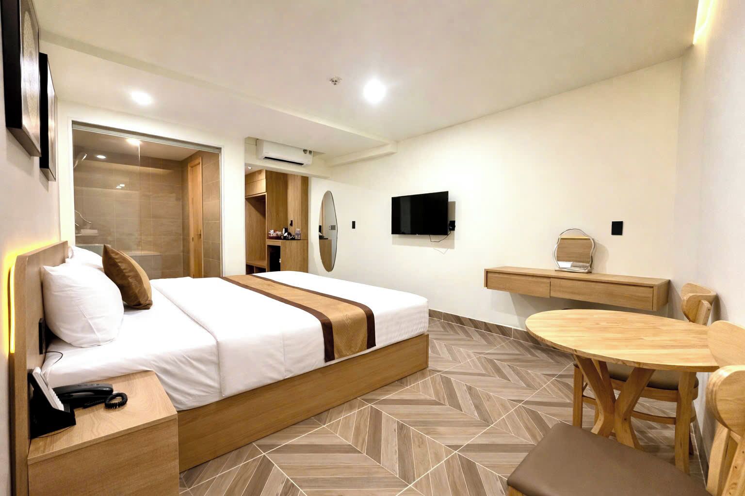 Habitación doble | Minibar, tabla de planchar con plancha, wifi gratis y ropa de cama