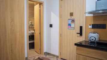 Studio, Kitchen | Private kitchen | Fridge