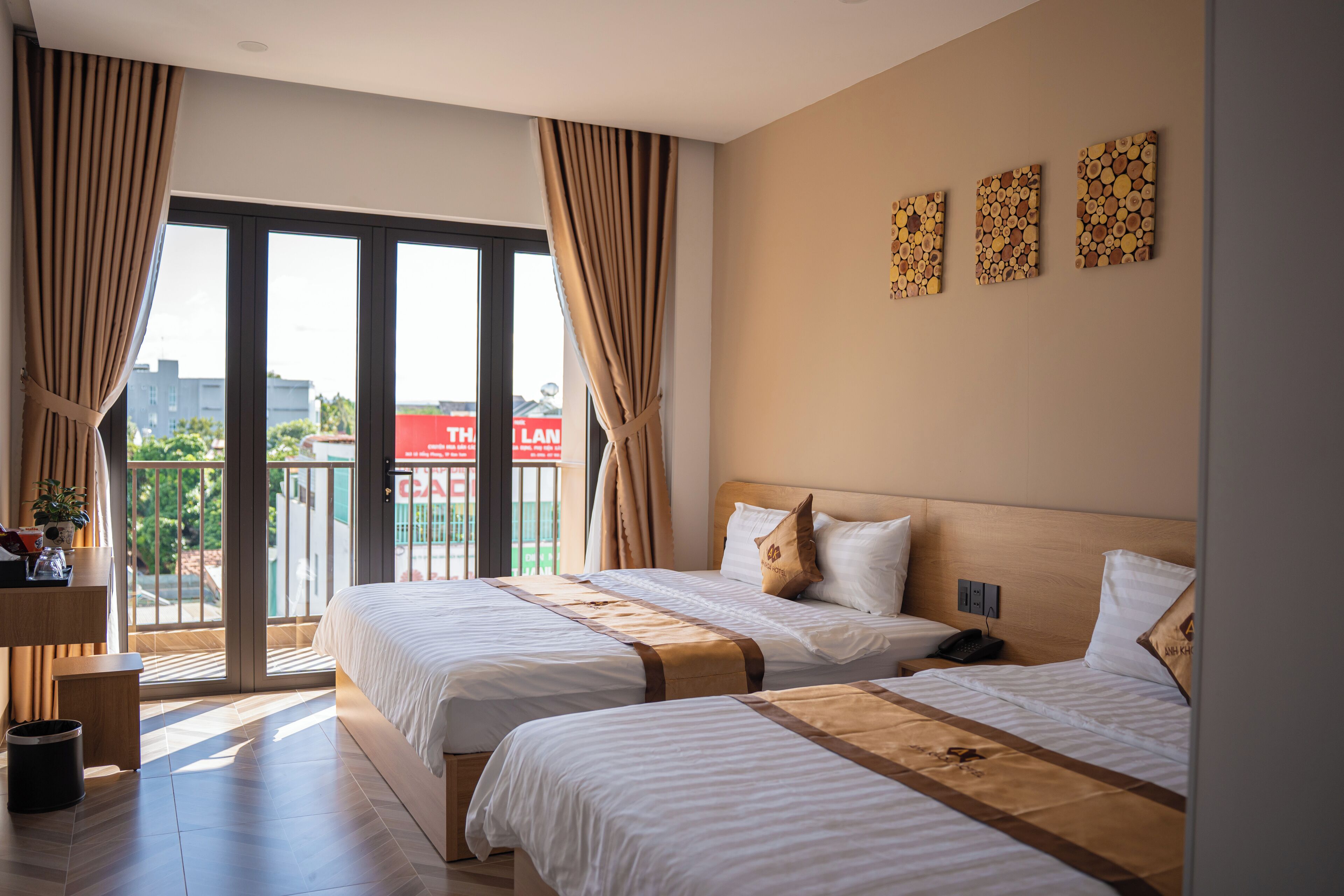 Minibar, iron/ironing board, free WiFi, bed sheets