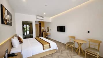 Executive Double Room, Balcony, City View | Minibar, soundproofing, iron/ironing board, free WiFi