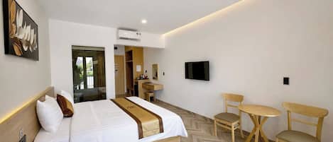 Minibar, soundproofing, iron/ironing board, free WiFi