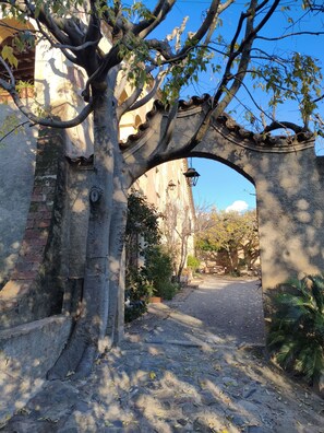 Property grounds - Antic Can Poi: Medieval masía with modern comfort in La Garriga (La Garriga)