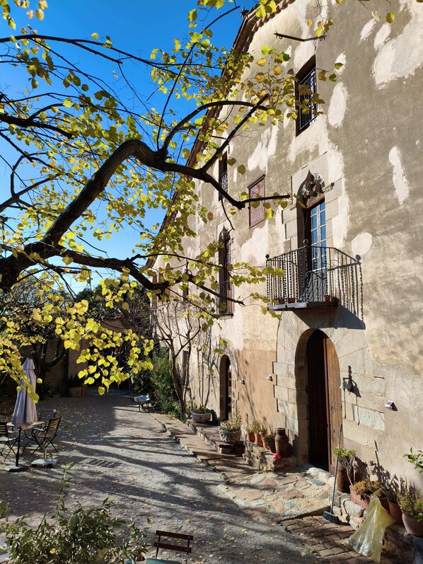 Exterior - Antic Can Poi: Medieval masía with modern comfort in La Garriga (La Garriga)