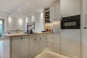 Fridge, microwave, oven, stovetop - Kampen Royal - Kampen Royal. - Sauna and indoor pool for communal use (Kampen (Sylt))