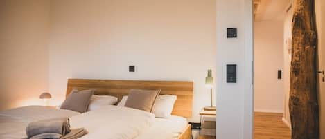 3 habitaciones, escritorio, tabla de planchar con plancha y wifi