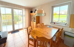 Dining - Vacation apartment Guder - top for families without a car - Large vacation apartment, with (Binz)