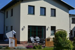 Outdoor dining - Vacation apartment Guder - top for families without a car - Large vacation apartment, with (Binz)