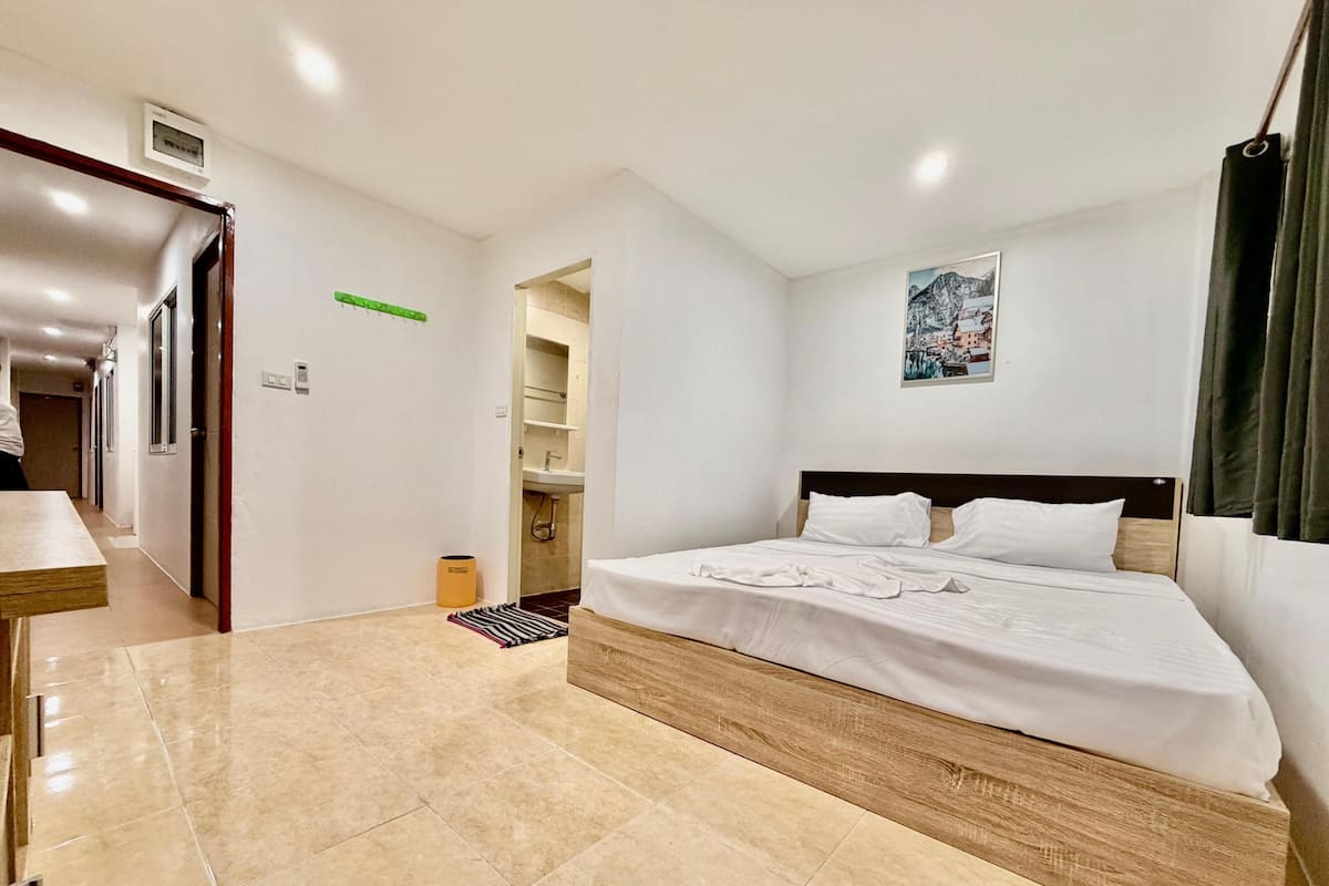 Habitación doble superior, vista a la ciudad | Escritorio y wifi gratis