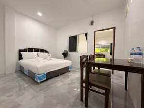 Family Room | In-room dining - Jasmine Residence (Patong)