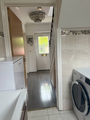 المنشأة من الداخل