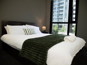 2 bedrooms, Internet, bed sheets - Clayton Luxe Retreat- Elegant 2 BDR with Balcony (Clayton)