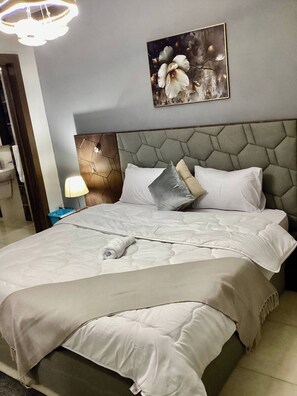 2 bedrooms, iron/ironing board, internet, wheelchair access