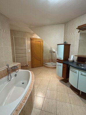 Bathroom - Bed and breakfast on the farm with breakfast included. (Porte du Ried)