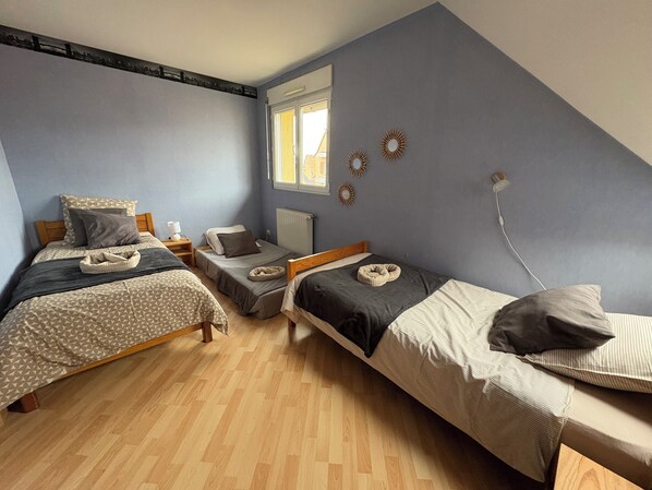 Room - Bed and breakfast on the farm with breakfast included. (Porte du Ried)