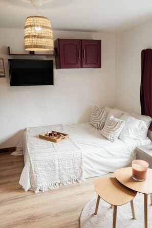 WiFi, bed sheets
