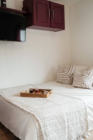 WiFi, bed sheets