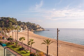 Beach nearby - Seese Apartment: Prime Beachfront Location in Lloret de Mar (Lloret de Mar)
