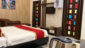 Luxury Room | Desk, laptop workspace, blackout drapes, free WiFi