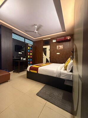 Luxury Room | Desk, laptop workspace, blackout drapes, free WiFi - Hotel Amer Fort (Amer)