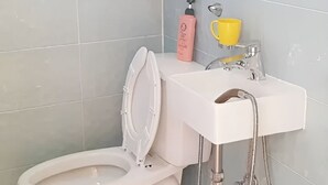 A bathroom with a toilet, sink, and mirror. - BANANA_Marvelous 1-bedroom studio with AC in EWha Univ. (Seodaemun-gu,)