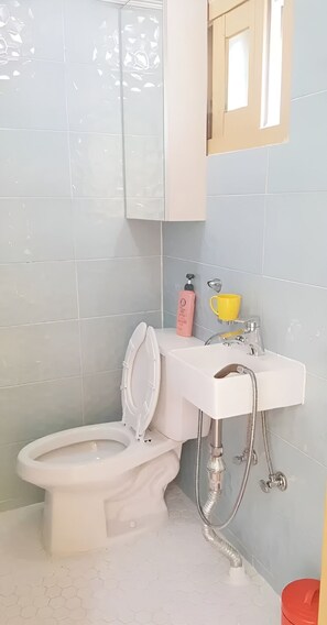 Hair dryer - BANANA_Marvelous 1-bedroom studio with AC in EWha Univ. (Seodaemun-gu,)