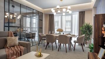 Apartamento superluxo | Cortinas blackout, quartos à prova de som, Wi-Fi de cortesia