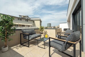 Cortinas blackout, sistema de insonorización y wifi gratis