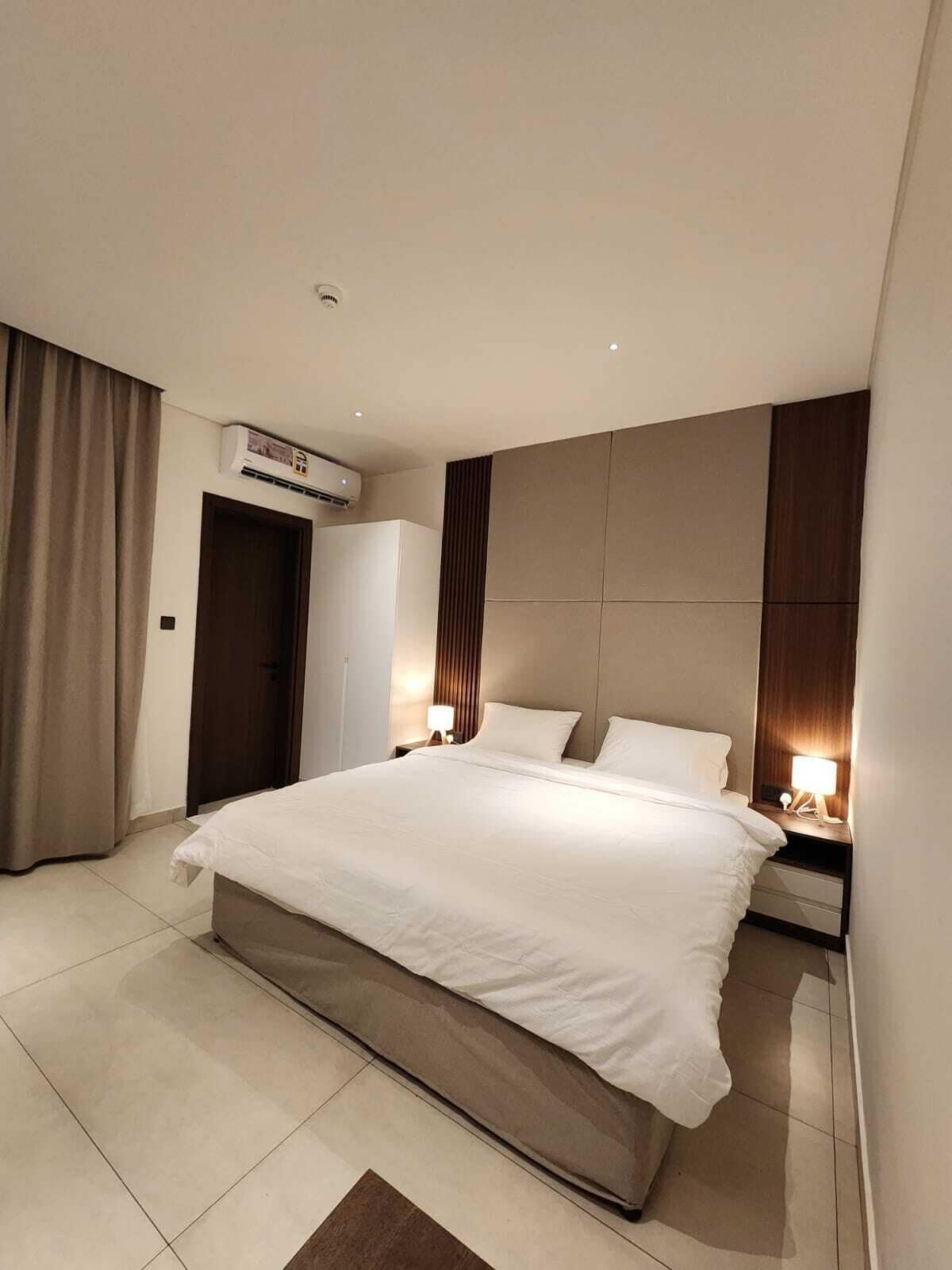 Dobbeltrom – standard | Skrivebord, skrivebord for bærbar PC og wi-fi (inkludert)