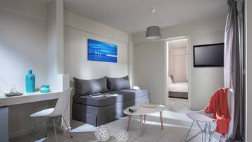 Suíte júnior | Cofres nos quartos, ferros/tábuas de passar roupa, Wi-Fi de cortesia