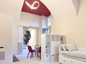 1 bedroom, desk, WiFi, bed sheets