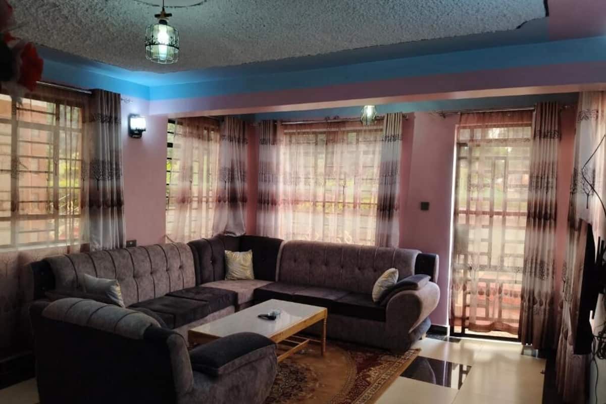 Classic Apartment, Balcony, Garden View | Living area