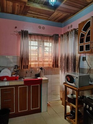 Classic Apartment, Balcony, Garden View | Private kitchen | Fridge, microwave, cookware/dishes/utensils - Balozi Luxury Homes Nyeri (Nyeri)