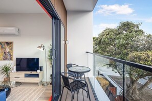 Outdoor dining - The Zen Den - Secret Refuge on Birch Street (Lower Hutt)