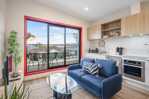 Living area - The Zen Den - Secret Refuge on Birch Street (Lower Hutt)