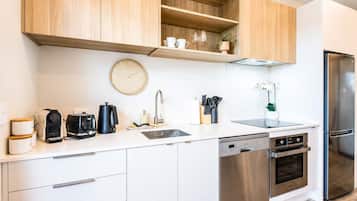 Coffee/tea maker, fridge, microwave, oven