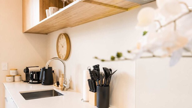 Kaffetrakter/tekoker, kjøleskap, mikrobølgeovn og ovn